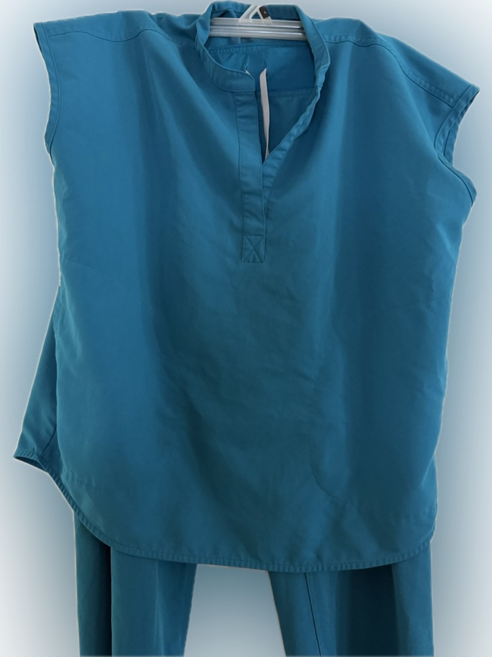 FIGS Women’s Caribbean Blue Scrub Set S Sleeveless Top Pants M Wide Legged